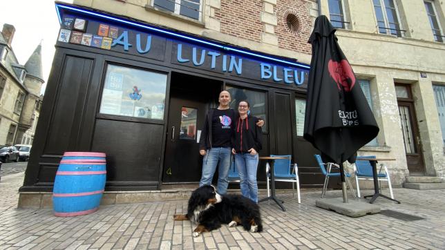 Le duo Philippe Delesvaux et Céline Rocherioux compte bien clôturer l’aventure du Lutin Bleu en grandes pompes (à bières).