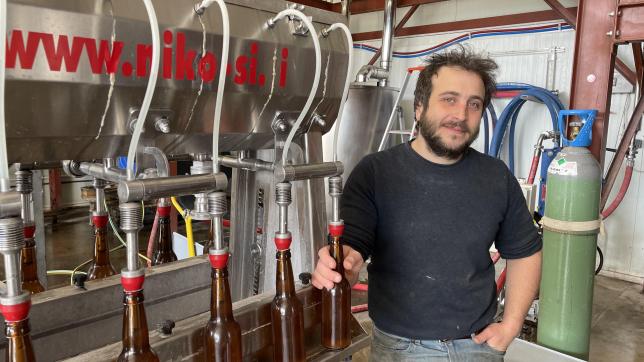«Ici, la bouteille a pris 50%» explique Thomas Grigis, à Fouchères. «Pour beaucoup de brasseries, le contenant est plus cher que le contenu!»