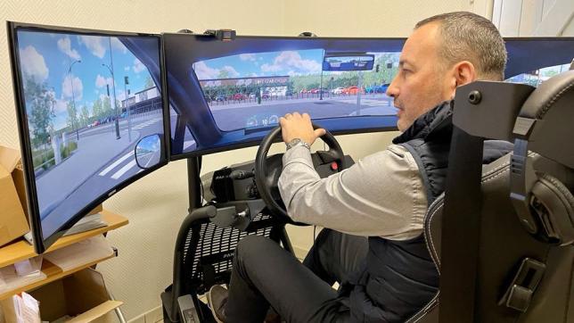 Le simulateur de conduite permet d’appréhender les enjeux de la route à son rythme.