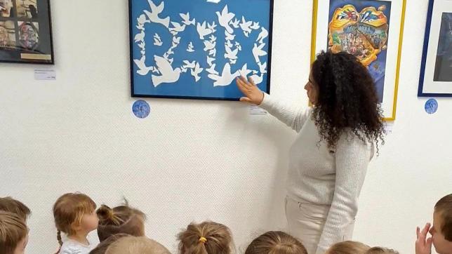 L’exposition «Les couleurs de la paix», installéeà de Chavanges a été présentée aux scolaires.