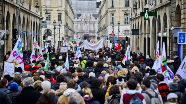 Depuis cinq journées, les parcours des manifestations proposés par les syndicatssont modifiés par la sous-préfecture de Reims.