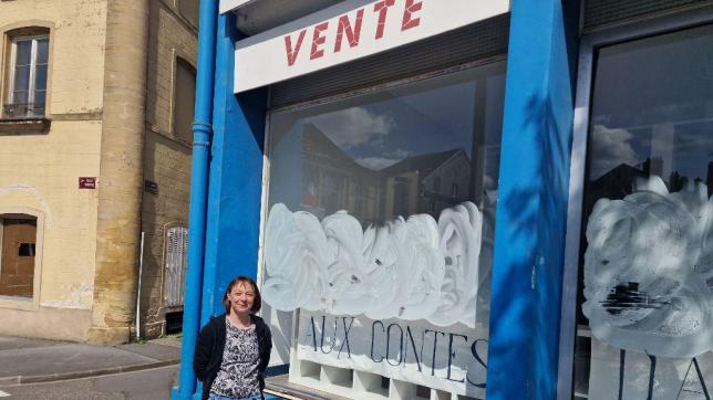 Annabelle Dall’Acqua se prépare à ouvrir sa librairie située place Turenne.