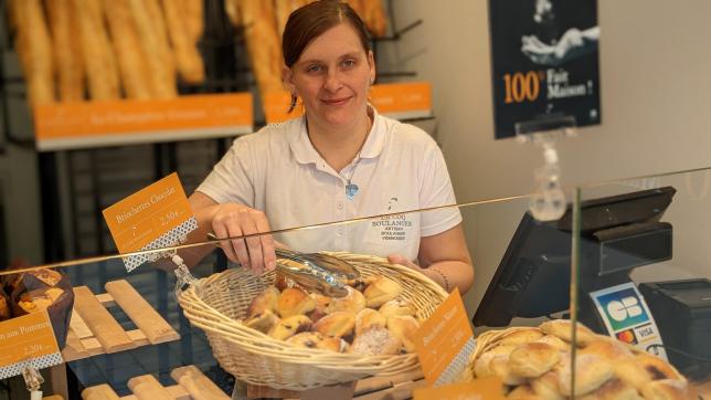 Amandine Nycek occupe le poste de vendeuse polyvalente à la nouvelle boulangerie.