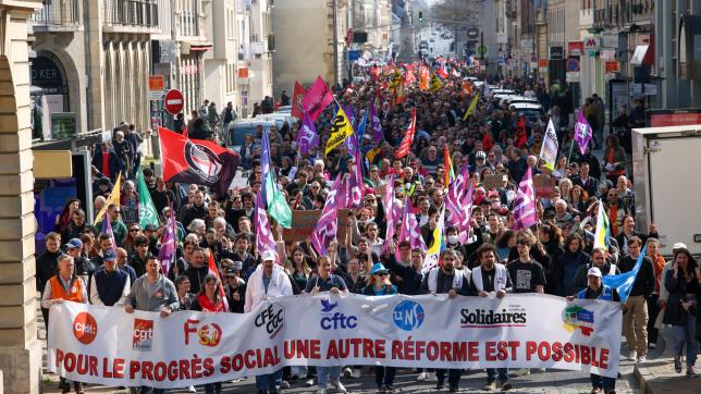 2 400 personnes ont défilé, hier, dans les rues de Reims. Lors des derniers 1 er -Mai, ils étaient 400.