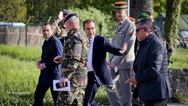 Le ministre des Armées Sébastien Lecornu, jeudi matin au camp de Mourmelon, dans la Marne. - Photos Stéphanie Jayet