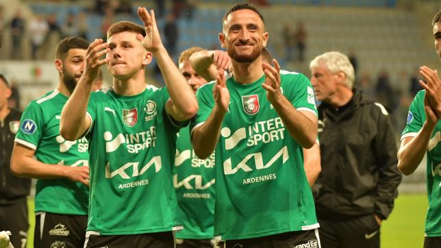 Après le match, les Sedanais ont longuement fêté la victoire avec leurs supporters, et notamment le Kop Vert et Rouge, qui fêtait hier soir ses 23 ans.