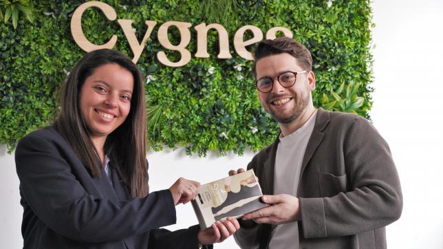 Inès Saadallah et Axel Delannoy, le duo créateur de la marque de collants Cygnes.