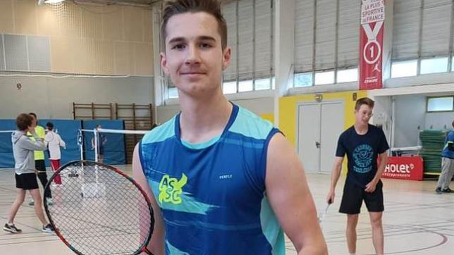 Le jeune champion de badminton réside et s’entraîne à Harly.