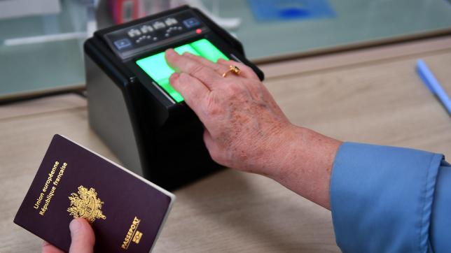 Les délais pour obtenir un passeport restent longs, malgré les 30 jours fixés par l’Etat en 2022.