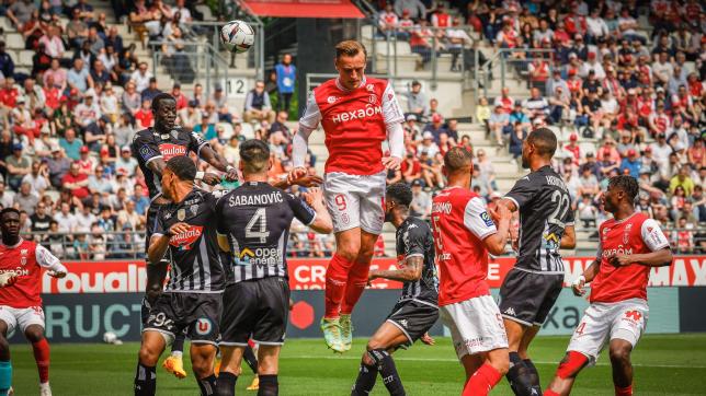 Titularisé pour la première fois cette saison en Ligue 1, Kaj Sierhuis n’a pas du tout été à son avantage, ce dimanche face à Angers.