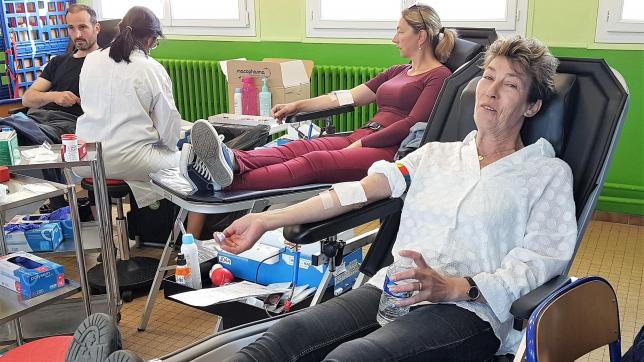 Annick Rambourg est venue effectuer son premier don du sang mercredi matin au collège.