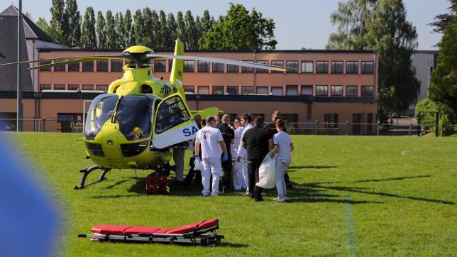 Sérieusement blessée, la victime a été transportée au centre hospitalier de Reims par hélicoptère.
