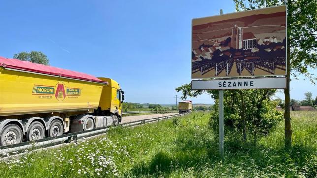 Comme pour ce panneau touristique le long de la RN4, Sézanne bénéficiera d’une visibilité sur l’axe routier via une signalisation spécifique.