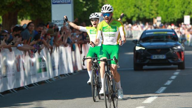Devant le stade de l’Aube, Gwen Leclainche (au premier plan) et Clément Braz Afonso, ont laissé éclater leur joie. Le Philippe Wagner Cycling Team a surclassé la concurrence.