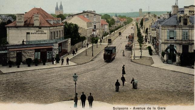 L’une des missions de l’association est de faire vivre l’histoire du quartier. Ici l’avenue de la Gare (aujourd’hui du général-de-Gaulle) à l’époque du tramway.