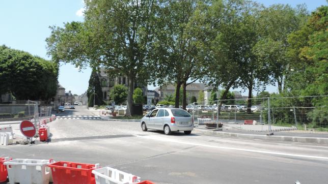 Les automobilistes peuvent à nouveau emprunter l’avenue du Mail et la rue de la Paix. Une priorité à droite a été instaurée à la place du giratoire.