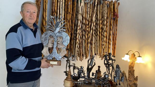 Michel di Tomaso fabrique tout un tas de pièces en bois et en métal, notamment des sculptures fabriquées avec de vieilles tenailles.