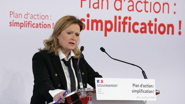 La ministre déléguée Olivia Grégoire, lors de la présentation du plan de simplification administrative, le 24 avril.