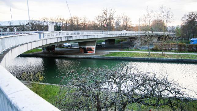 À la place du pont De-Gaulle, une passerelle pour piétons et cyclistes doit être construite.