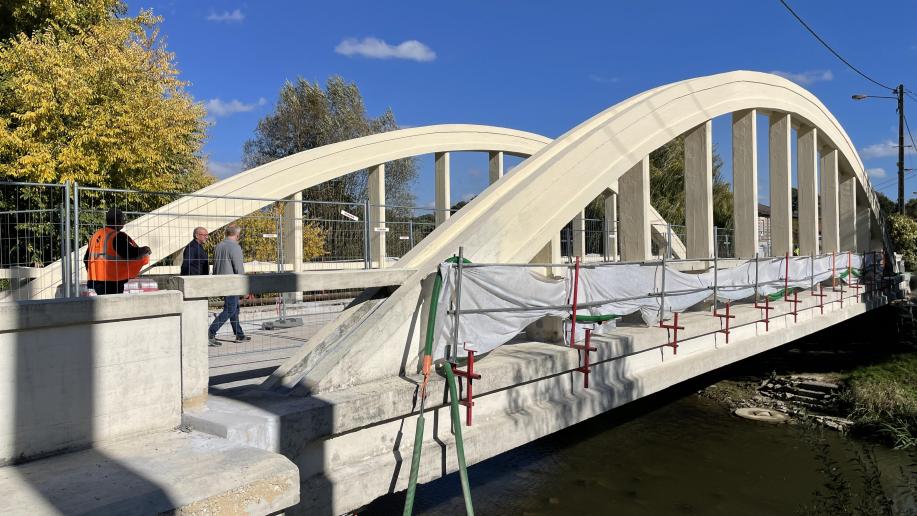 De L'eau Qui Coule Sous Les Ponts 6 Lettres