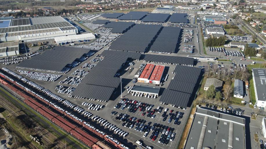 Quinze hectares de panneaux solaires sur le parking de Volkswagen France à VillersCotterêts