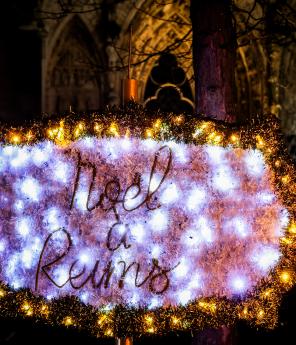 No&euml;l a Reims, d&eacute;ambulation dans les rues de la ville.