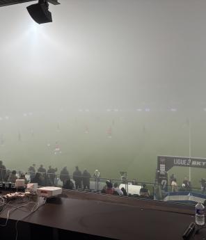 La visibilit&eacute; est tr&egrave;s r&eacute;duite au stade Marcel-Tribut ce lundi 9 mars.