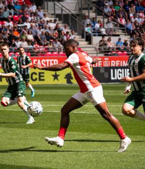 Sergio Akieme, auteur ici du but du break en premi&egrave;re p&eacute;riode, et les R&eacute;mois ont sign&eacute; un succ&egrave;s &ocirc; combien pr&eacute;cieux ce samedi.