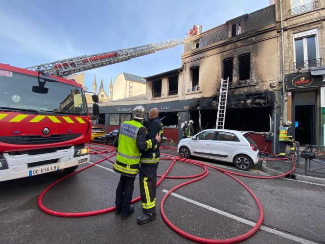 L’incendie a détruit le restaurant et l’habitation des exploitants située au-dessus (un étage avec combles), absents la nuit du sinistre.