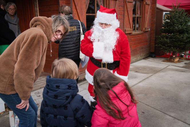 Le tr&egrave;s c&eacute;l&egrave;bre p&egrave;re No&euml;l n&rsquo;oubliera pas de venir sur le march&eacute; de No&euml;l de Reims.
