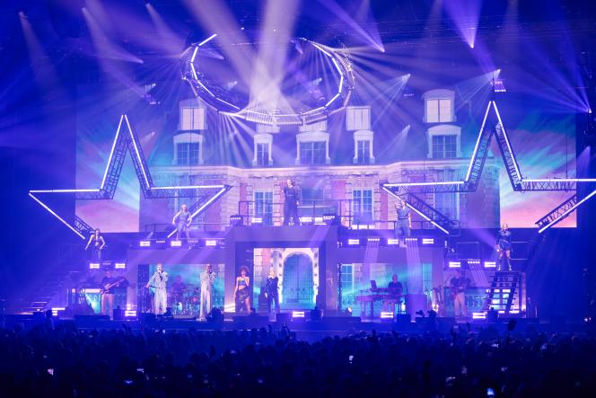 La scénographie du concert a fait la part belle au mythique château de la Star Ac’.