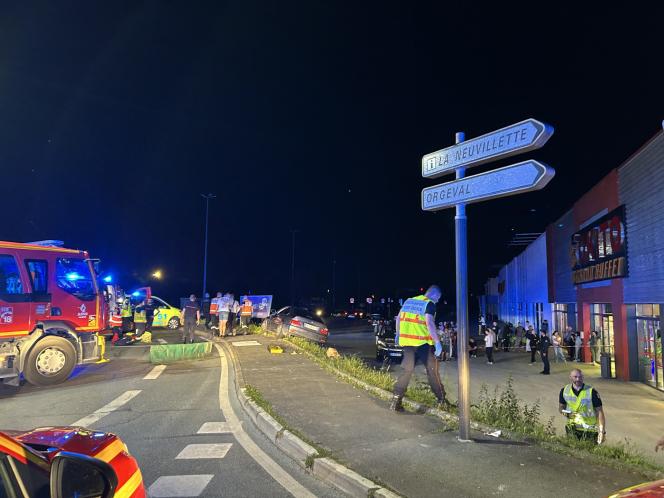 Les secours ont organis&eacute; un poste m&eacute;dical d&rsquo;urgence dans la salle du restaurant.